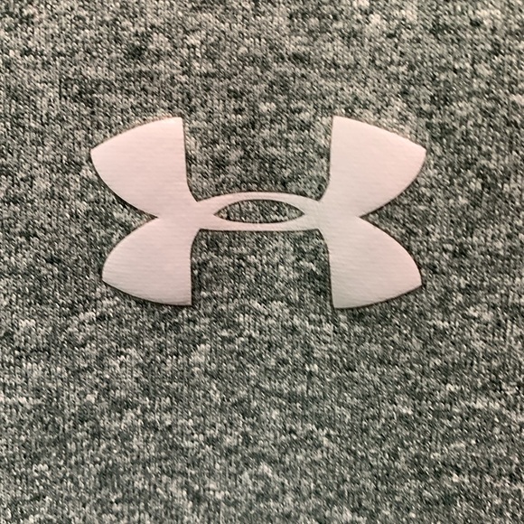 Under Armour (YM) HeatGear shirt - Picture 2 of 5